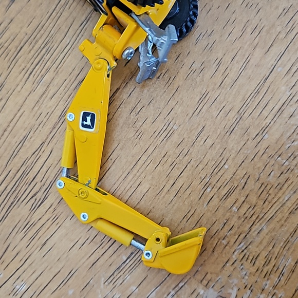 John Deere Backhoe by Ertl - Picture 5 of 8